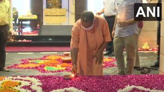 भूमि पूजन से पहले सीएम योगी ने अपने घर में जलाए दीप, उत्सव में शामिल हुए मंत्री और विधायक
