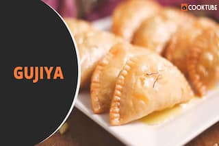 Gujiya Recipe: In The Mood For Sweets? Try Out This Delicious Deep-fried Indian Dessert
