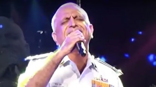 Fact Check: Officer Singing 'Ghar Se Nikalte Hi' in This Viral Video is Not Late Captain Deepak Sathe