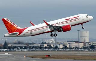No Ripped Jeans, T-Shirts, Slippers or Flip Flops in Office: Air India Issues New Dress Code For Employees
