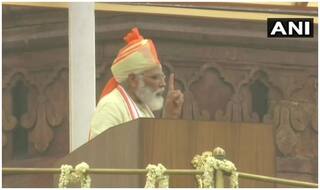 लाल किले से बोले PM मोदी- LoC से LAC तक जिसने भी आंख उठाई सेना ने उसी भाषा में दिया जवाब