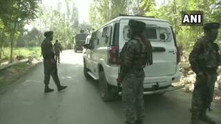 कश्मीर में CRPF जवान को आतंकियों ने मारी गोली, शहीद होने के बाद छीने हथियार