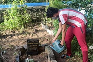 Baba Liked it Wild: Irrfan's Son Babil Shares Photos of Late Actor’s Grave With a Moving Note