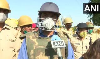 हाथरस कांड: रास्ते में रोके गए भीम आर्मी चीफ चंद्रशेखर, आमने-सामने सवर्ण समाज और सपा कार्यकर्ता; पुलिस का लाठी चार्ज