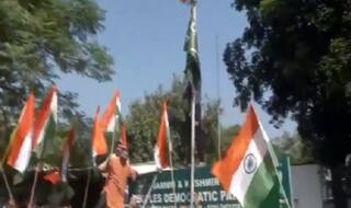 BJP Workers Detained For Trying to Hoist National Flag at Lal Chowk, PDP Office in Srinagar | Watch