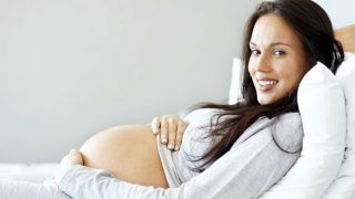 Coronavirus In Pregnancy: प्रेग्नेंट महिला को हो जाए कोरोना, तो कितना है शिशु को खतरा, जानें ऐसे में क्या करें...