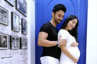 Baby Coming Soon! 9 Months Pregnant Amrita Rao Shares Photo of Her Baby Bump With Husband RJ Anmol