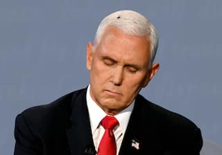 Fly Lands on Mike Pence   s Head & Becomes The Internet's Breakout Star, Leaves Netizens in Splits