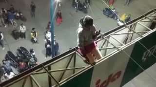 New-Age Sholay: Girl Climbs Atop a Hoarding, Demands to Marry Boyfriend Against Her Mother’s Wish