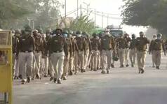 Traffic Snarls at Border Crossings as Delhi Police Intensify Checking Amid Farmers' Protest March