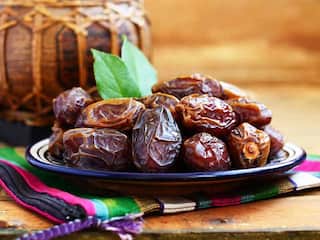 Dry Dates And Milk Benefit: सर्दियों में जमकर पिएं छुहारे वाला दूध, इन बीमारियों से हमेशा रहेंगे कोसो दूर