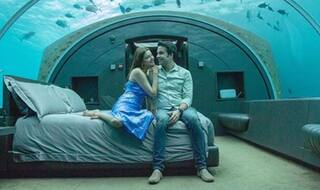 Kajal Aggarwal and Gautam Kitchlu New Honeymoon Pics-पानी के अंदर बने बेडरूम में रोमांस करते दिखे काजल-गौतम