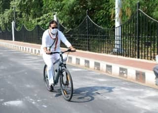 पहल: पर्यावरण स्वच्छता के लिए साइकिल से ऑफिस जाते हैं ये मंत्री