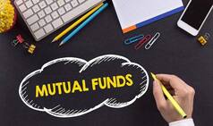 Mutual Funds vs Gold vs Real Estate: स्टॉक मार्केट के रिकॉर्ड ऊंचाई पर पहुंचने पर इन्वेस्टमेंट के लिए क्या बेहतर ऑप्शन है?