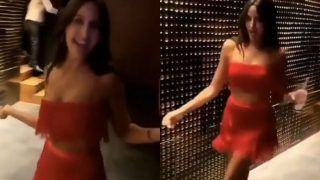 नोरा फतेही ने हाथ में ग्लास लेकर 'दिलबर' गाने पर किया डांस...वीडियो हो गया VIRAL