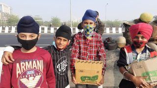 Bharat Bandh: Four Sikh Boys Offer Water, Snacks to Protesting Farmers & Cops at Ghazipur, Win Hearts