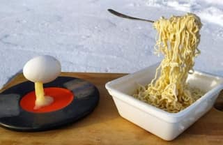Frozen Magic? Siberian Man Shares Pic of Noodles & Eggs Frozen in The Air | See Jaw-Dropping Post