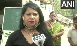 Odisha Woman Teaches Tribal Children For Free in Bhubaneswar, Holds Classes Near Their Dwellings