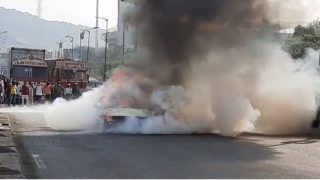 BMW Car Catches Fire at Sion-Panvel Highway in Navi Mumbai, Traffic Snarls Reported