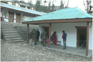 J&K DDC Polls:   Apni Party Candidate shot At in Anantnag, Omar Slams Attackers