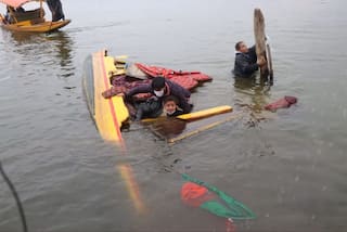 Shikara Carrying BJP Workers, Mediapersons Capsizes in Dal Lake During J&K DDC Poll Campaign