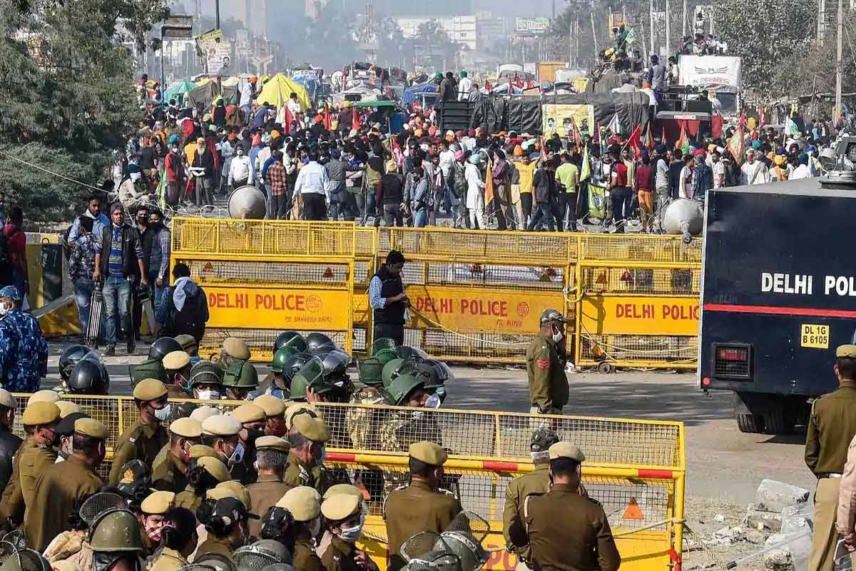 Gazipur Border Closed, Heavy Traffic Near Vikas Marg | Check List of Routes  to be Avoided
