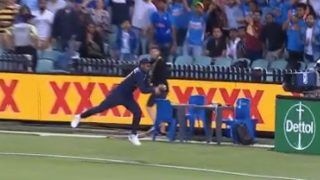 India vs Australia 3rd T20I: संजू सैमसन ने हवा में उड़ते हुए यूं रोका मैक्सवेल का छक्का, देखें VIDEO