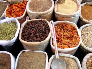 Kitchen Spices Vastu Tips: कुंडली में मौजूद ग्रह दोष को दूर कर सकते हैं ये मसाले