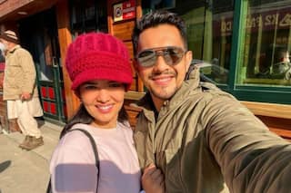Aditya Narayan Honeymoon: पत्नी श्वेता संग हनीमून मनाने कश्मीर पहुंचे आदित्य नारायण, देखें वायरल फोटो