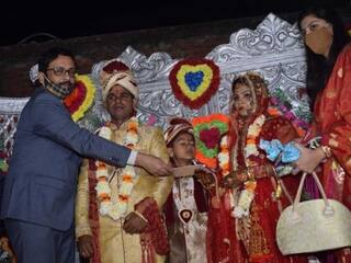 Deoria DM Performs 'Kanyadaan' of Late BSF Jawan's Daughter, Wins Praise on Social Media