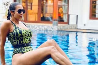 Malaika Vacation: मलाइका अरोड़ा ने स्विमिंग पूल में बिकनी पहनकर बढ़ाई गर्मी, देखें Viral Photo
