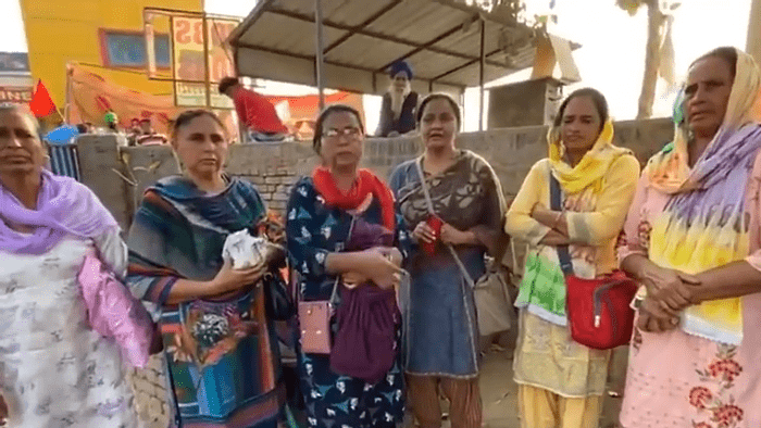 Farmers    Protest: Khalsa Aid Distributes Free Sanitary Pads to Women, Installs Portable Washrooms