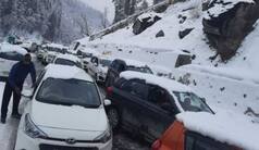 Massive Traffic Jam in Himachal Pradesh Towns Due to Snowfall, Tourists Stranded | See Pics