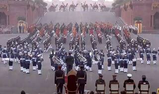 Beating Retreat Ceremony 2021: 'बीटिंग रिट्रीट' सेरेमनी के साथ संपन्न हुआ गणतंत्र दिवस समारोह, सेना की हुई 'बैरक वापसी'