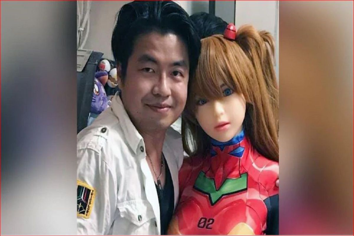 Tale Of Love Hong Kong Man Gets Engaged To Sex Doll Lavishes Her With