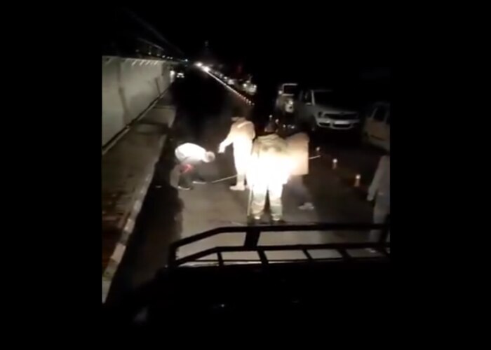 Viral Video: पुलिसकर्मियों ने टूरिस्ट को सरेराह मुर्गा बनाया, गालियां दीं, जड़े कई थप्पड़