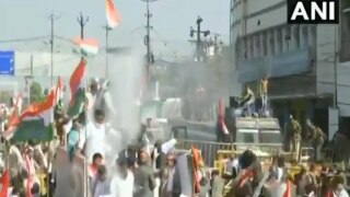 MP Police Detains Digvijaya Singh, Uses Water Canons to Disperse Congress Workers Protesting Against Farm Laws | Watch
