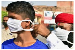 BMC Guidelines: मुंबई में तेजी से बढ़ रहे कोरोना के मामलों के बीच BMC ने जारी किये सख्त दिशा निर्देश, गाइडलाइंस का नहीं किया पालन तो...