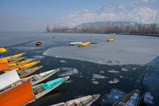 Dal Lake Freezes, Srinagar Records Coldest Night in 30 Years, Administration Deploys Teams