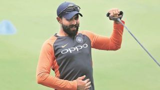 India vs Australia 2021: Ravindra Jadeja Suffers Injury Blow by Mitchell Starc Bouncer in Sydney, Mayank Agarwal Takes Field in Place of India All-rounder