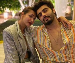 Malika-Arjun New Year 2021: गोवा में मलाइका-अर्जुन ने साथ में मनाया नए साल का जश्न, देखें दोनों की रोमांटिक तस्वीर