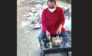 Lucknow Man Uses Garbage to Barbeque Food to Protest Against Municipal Body