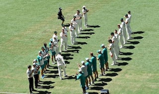 AUS vs IND: Nathan Lyon Receives Guard of Honour From Australia Teammates in 100th Test Appearance