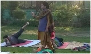 Women's Day 2021: Yoga ने बदल डाली जिंदगी, खूबियां जानी तो कर डाली पीएचडी