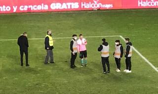 Lionel Messi Poses With Ball-Boys After Rayo Vallecano Clash; Wins Heart on Twitter