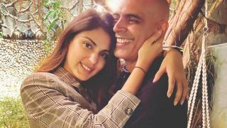 Rhea Chakraborty Parties With Anusha Dandekar And Other Friends, Happy Pics go Viral