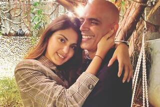 Rhea Chakraborty Parties With Anusha Dandekar And Other Friends, Happy Photos go Viral