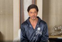 Shah Rukh Khan Wishes Happy New Year to Fans in Special Video, Promises to 'See You on Big Screen' in 2021