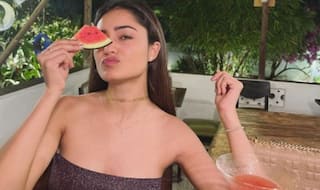 Aashram 2:‘बाबा’ के साथ इंटीमेट होने के बाद अब और नशीली हो गई त्रिधा चौधरी, तरबूज के रस से टपक रहा नशा