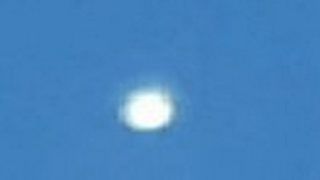 Pakistani Pilot Spots Very Shiny UFO in the Sky, Says Could be a 'Space Station' or 'Artificial Planet' | Watch